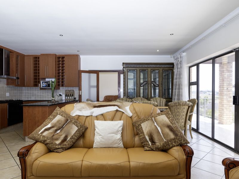 Quiet Elegance with Elevated Views, A Versatile Move-In-Ready Haven in Port Alfred - Photo 5