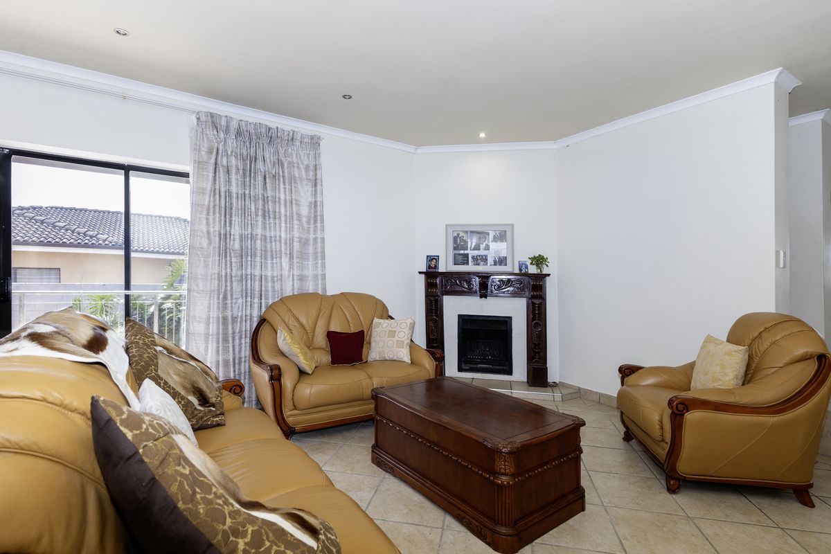 Quiet Elegance with Elevated Views, A Versatile Move-In-Ready Haven in Port Alfred - Photo 4