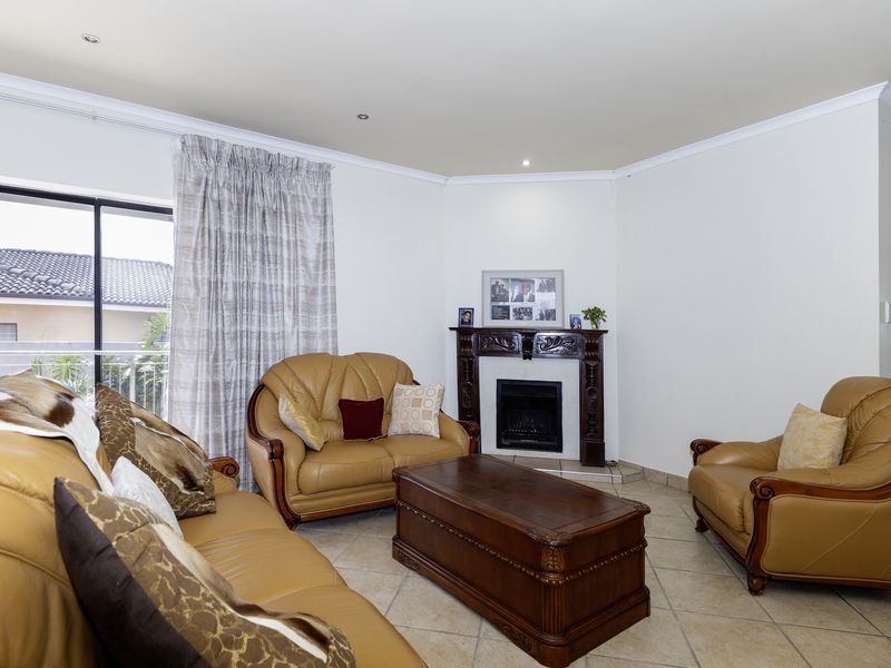 Quiet Elegance with Elevated Views, A Versatile Move-In-Ready Haven in Port Alfred - Photo 4