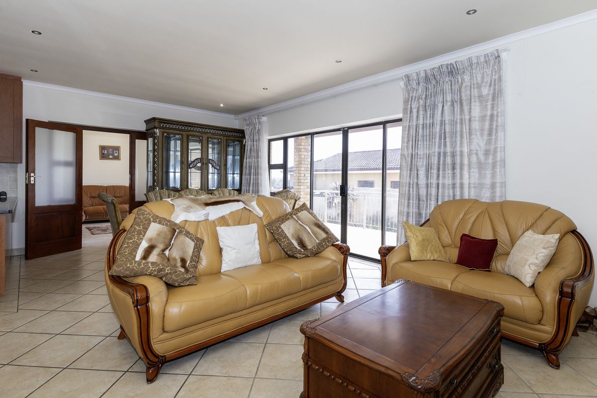 Quiet Elegance with Elevated Views, A Versatile Move-In-Ready Haven in Port Alfred - Photo 3