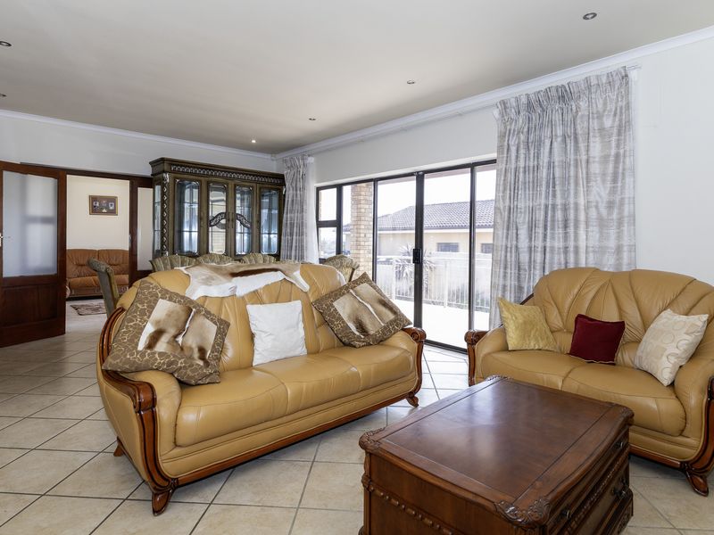 Quiet Elegance with Elevated Views, A Versatile Move-In-Ready Haven in Port Alfred - Photo 3