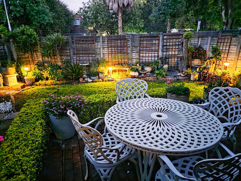 A Luxury Unit, Vleiloerie -A peaceful haven designed for everyday joy - Photo 3