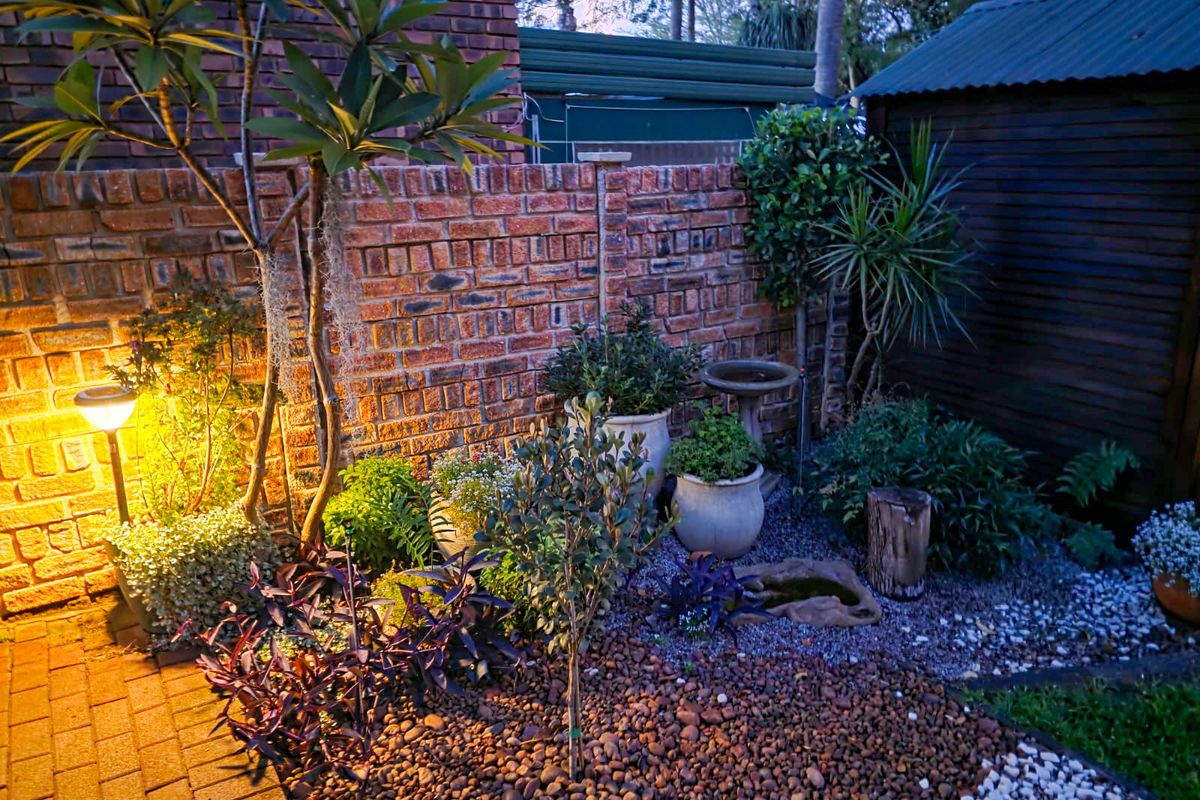 A Luxury Unit, Vleiloerie -A peaceful haven designed for everyday joy - Photo 4