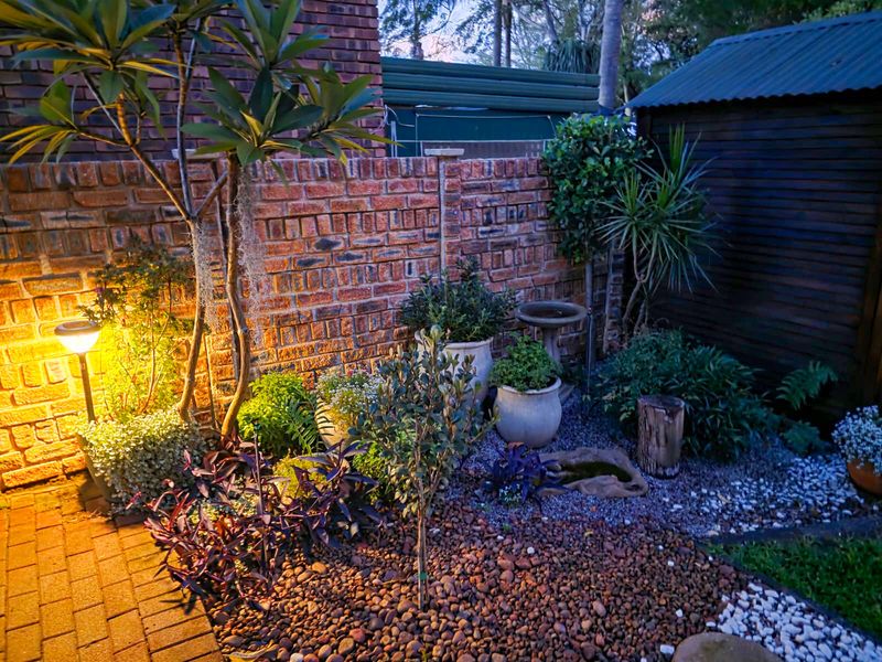 A Luxury Unit, Vleiloerie -A peaceful haven designed for everyday joy - Photo 4