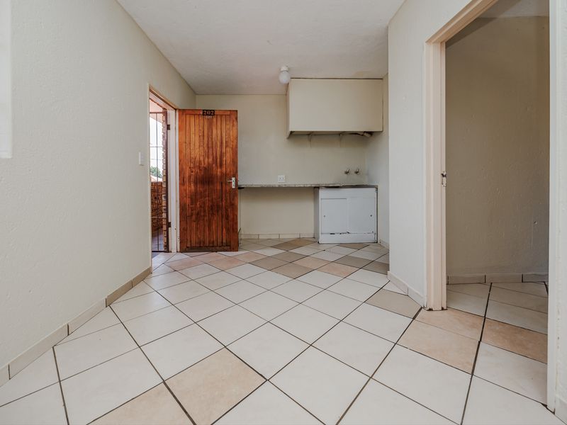 Charming 1-Bedroom Apartment For Sale in Randfontein Central—Perfect For Cosy Living or Investment - Photo 10