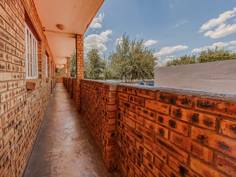 Charming 1-Bedroom Apartment For Sale in Randfontein Central—Perfect For Cosy Living or Investment - Photo 9