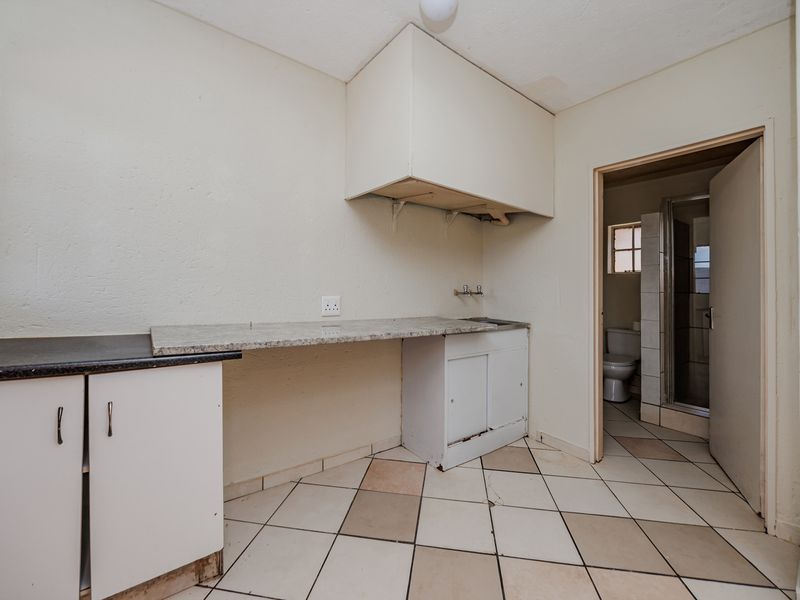 Charming 1-Bedroom Apartment For Sale in Randfontein Central—Perfect For Cosy Living or Investment - Photo 7