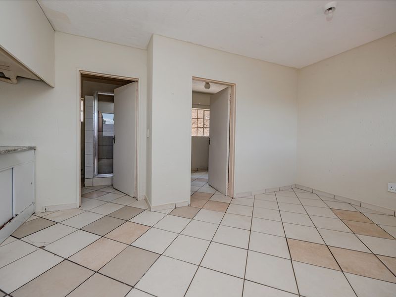 Charming 1-Bedroom Apartment For Sale in Randfontein Central—Perfect For Cosy Living or Investment - Photo 4