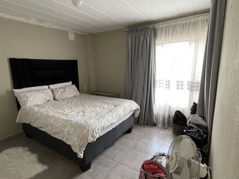 Perfect Starter Home or Investment Opportunity in Kew - Photo 7