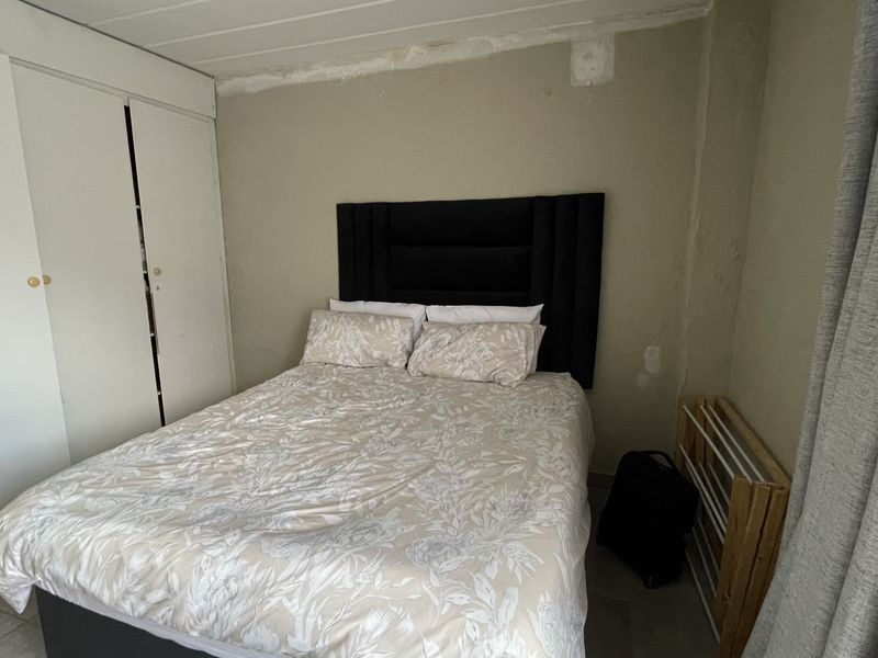 Perfect Starter Home or Investment Opportunity in Kew - Photo 8