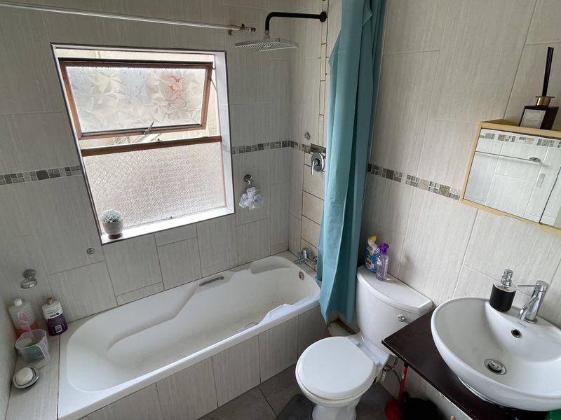 Perfect Starter Home or Investment Opportunity in Kew - Photo 6