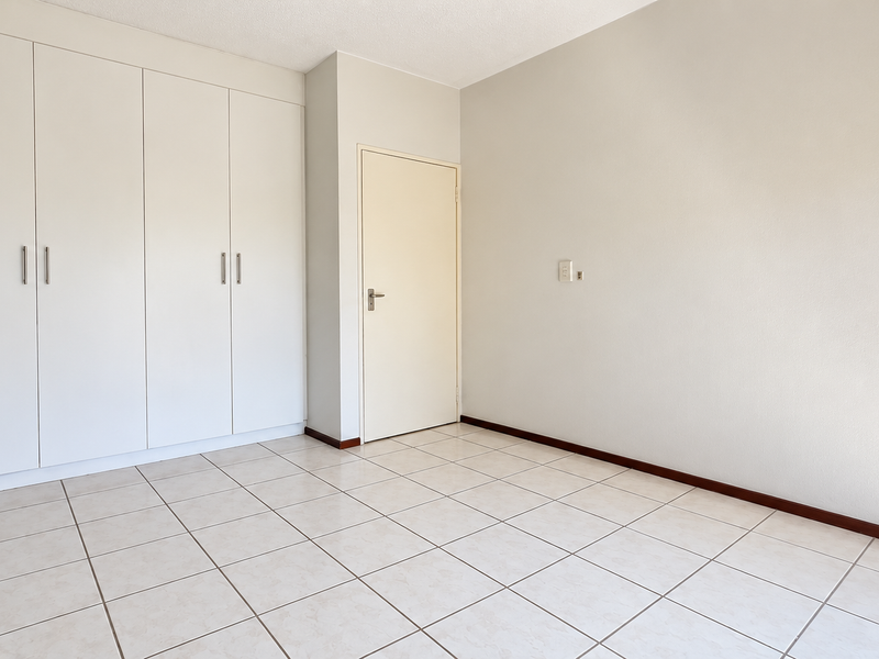 Charming 1-Bedroom Apartment in Villafranche, Lonehill. - Photo 9
