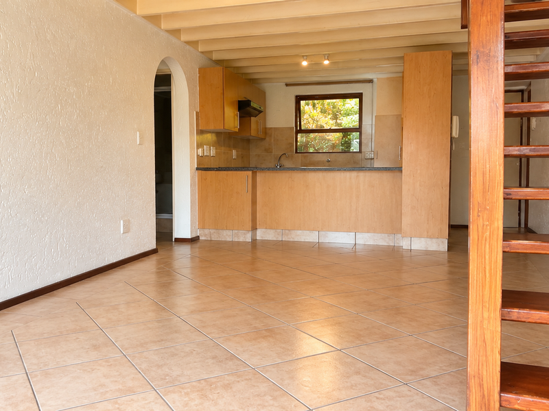 Charming 1-Bedroom Apartment in Villafranche, Lonehill. - Photo 6