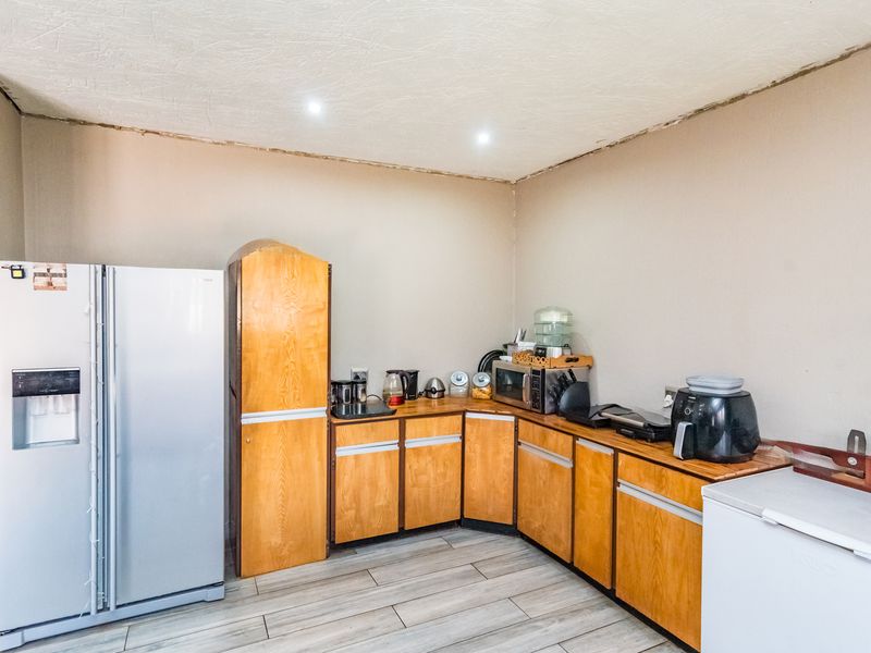 Cosy 3 Bedroom Family Home in Rant-en-Dal Krugersdorp - Photo 4