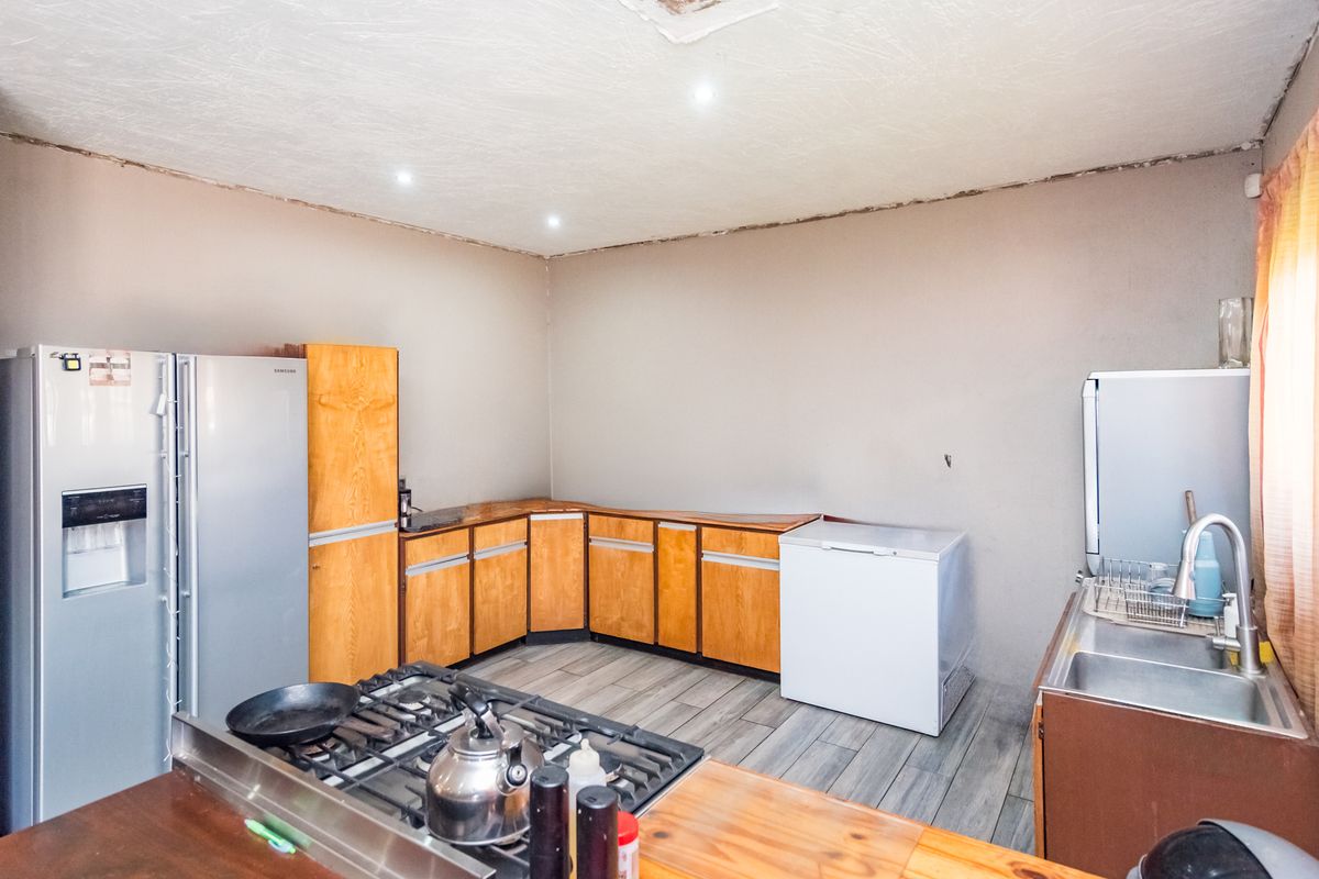 Cosy 3 Bedroom Family Home in Rant-en-Dal Krugersdorp - Photo 3