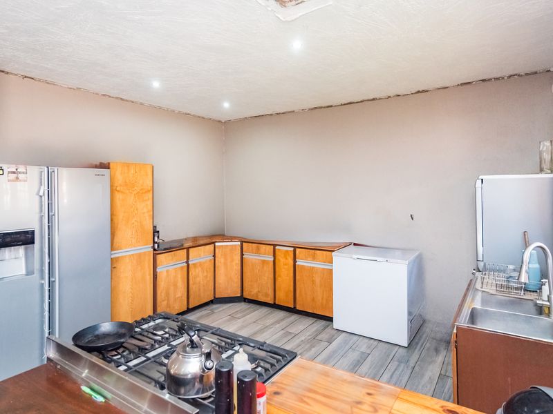 Cosy 3 Bedroom Family Home in Rant-en-Dal Krugersdorp - Photo 3