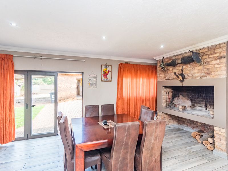 Cosy 3 Bedroom Family Home in Rant-en-Dal Krugersdorp - Photo 8