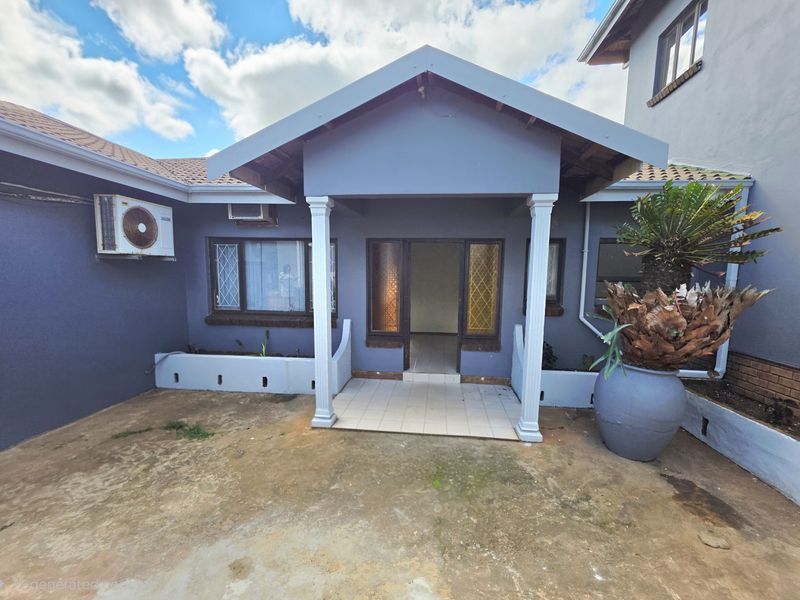 4 bedroom house for rental - Photo 2