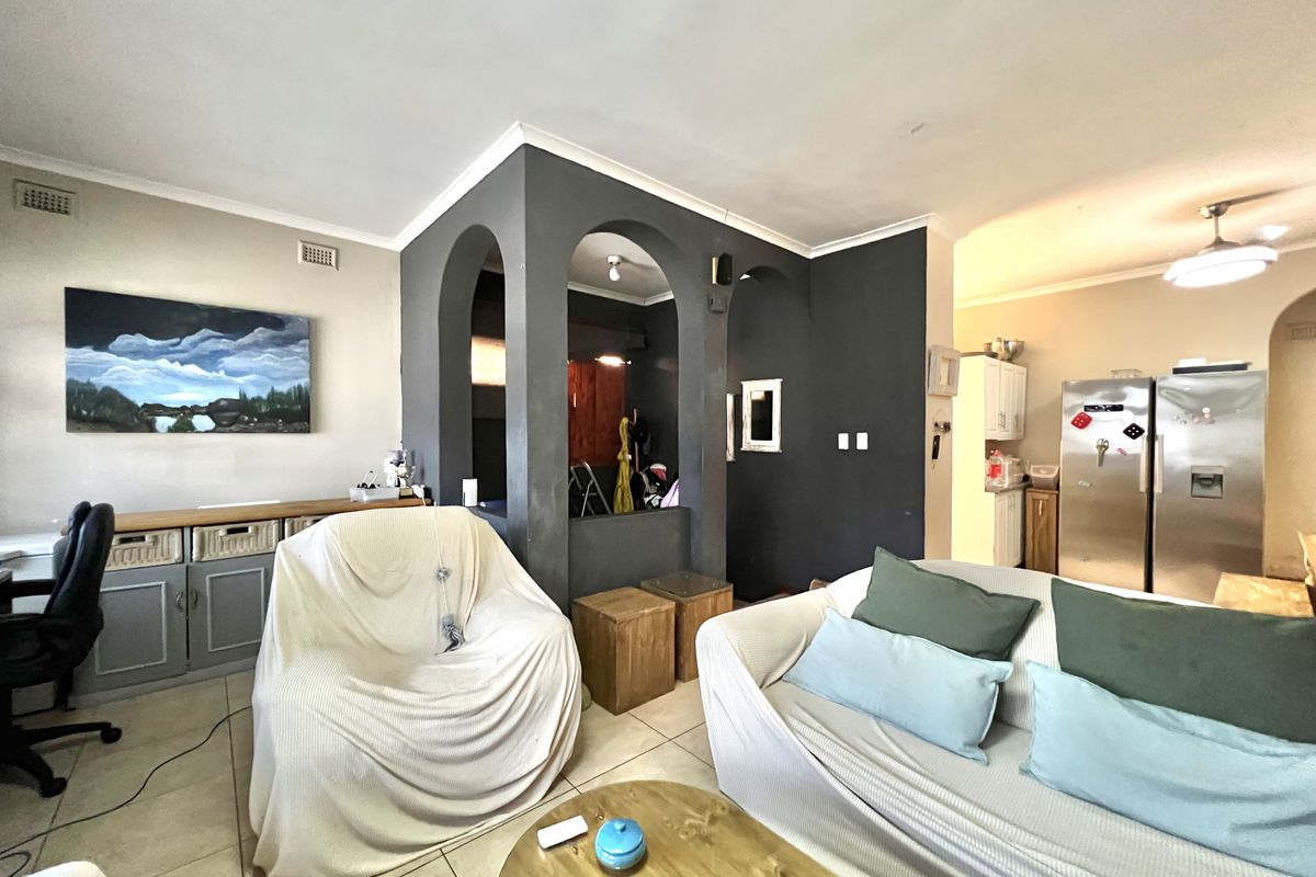 2 Bedroom Apartment for sale - Photo 2