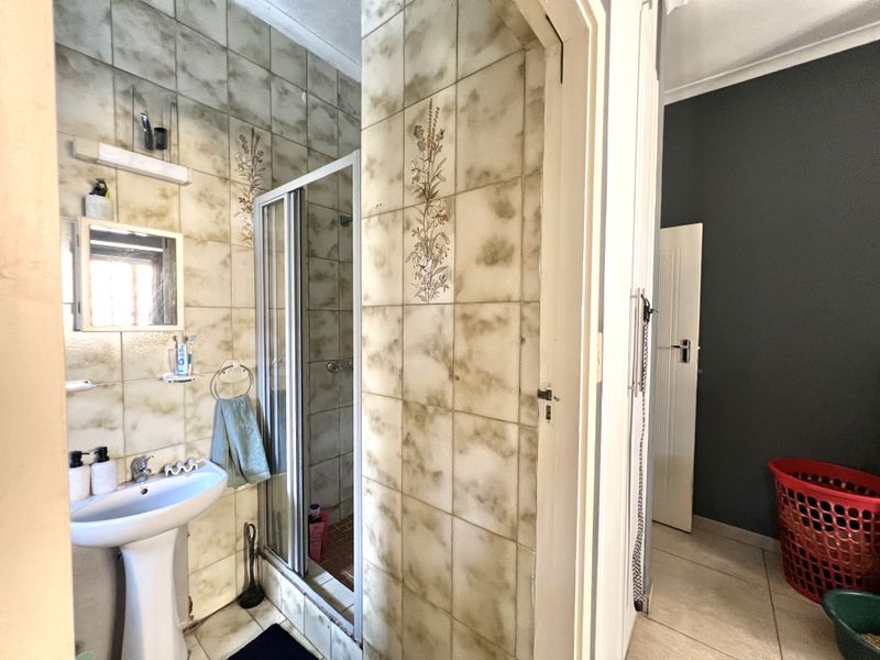 2 Bedroom Apartment for sale - Photo 4