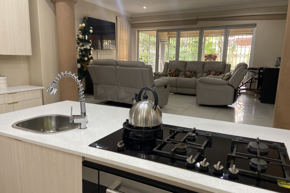 Serene Family Haven in Boomed‐Off Faerie Glen - Photo 2