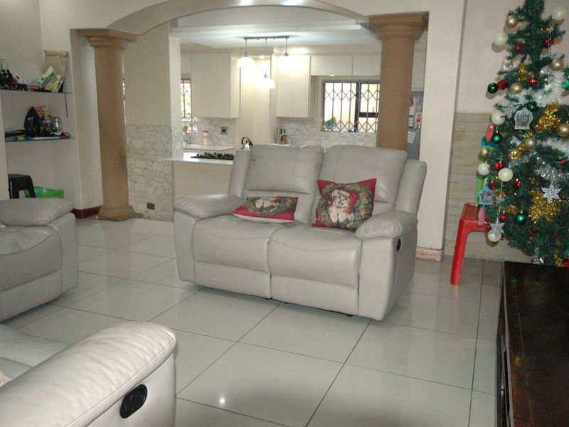 Serene Family Haven in Boomed‐Off Faerie Glen - Photo 10