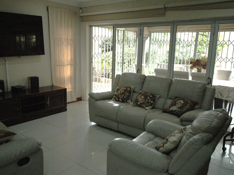 Serene Family Haven in Boomed‐Off Faerie Glen - Photo 8