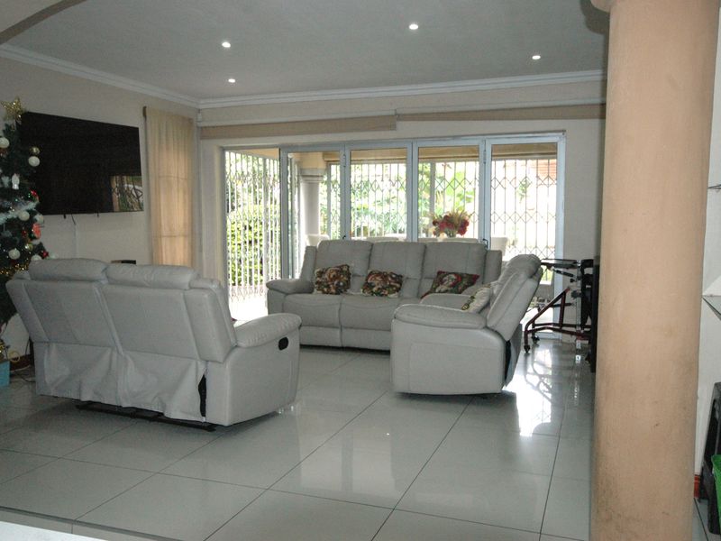 Serene Family Haven in Boomed‐Off Faerie Glen - Photo 9