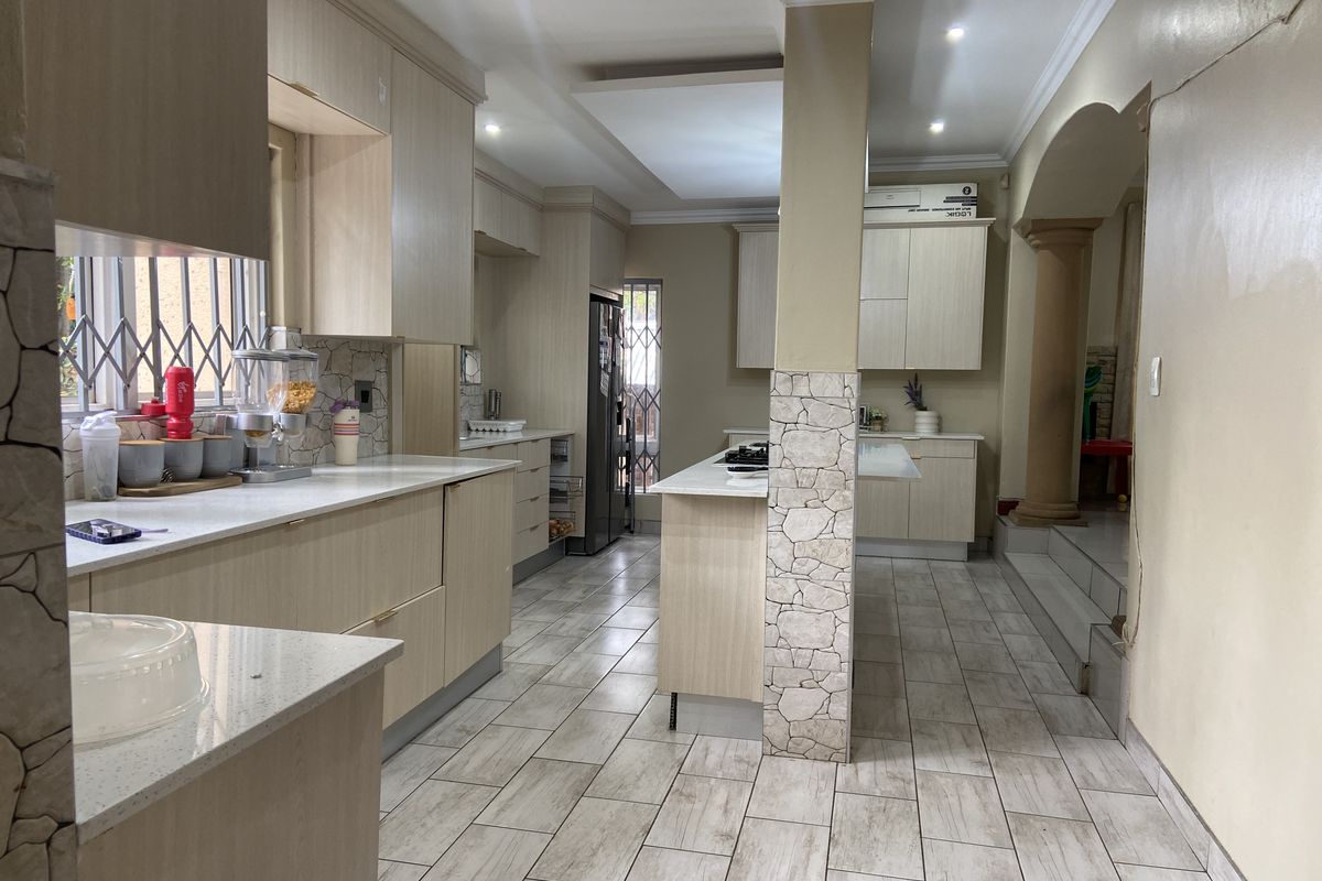 Serene Family Haven in Boomed‐Off Faerie Glen - Photo 5