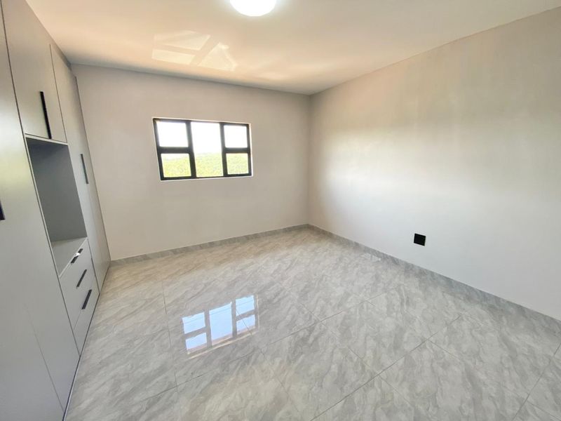 Stunning Newly Built 2-Bedroom Apartment in the Heart of Mount Moreland Nature - Photo 5