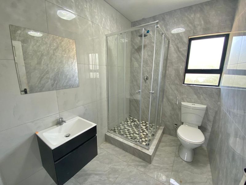 Stunning Newly Built 2-Bedroom Apartment in the Heart of Mount Moreland Nature - Photo 2