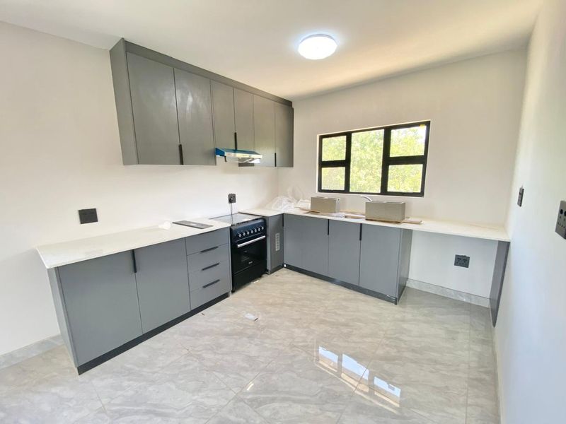 Stunning Newly Built 2-Bedroom Apartment in the Heart of Mount Moreland Nature - Photo 8