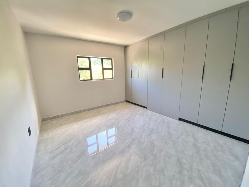 Stunning Newly Built 2-Bedroom Apartment in the Heart of Mount Moreland Nature - Photo 6