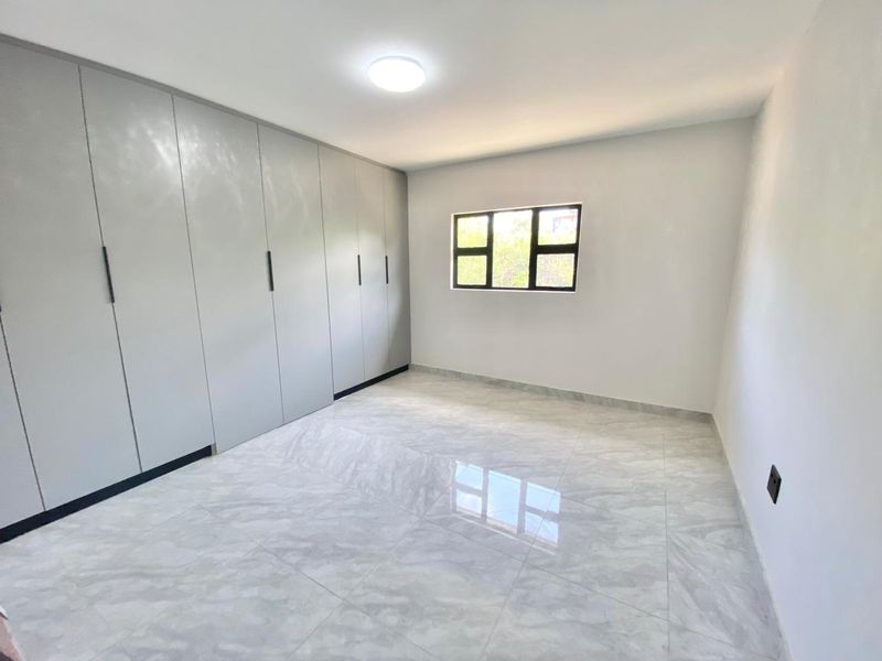 Stunning Newly Built 2-Bedroom Apartment in the Heart of Mount Moreland Nature - Photo 3