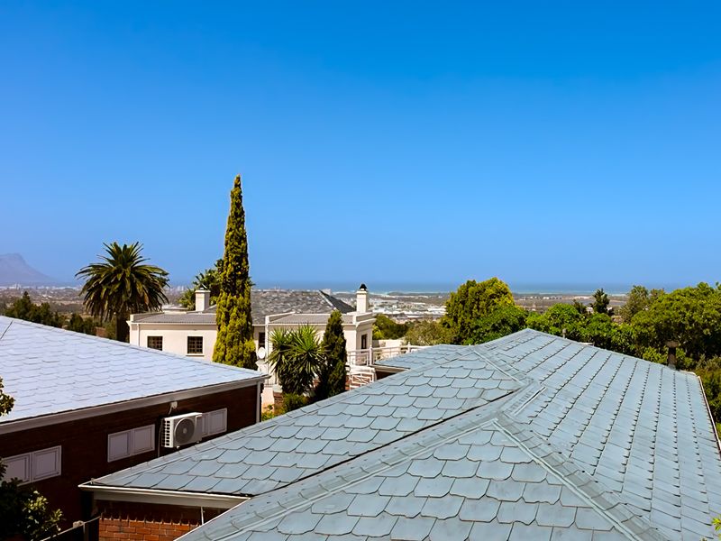 Large Home Ideal for Dual Living in Gated Estate With Sea Views! - Photo 4