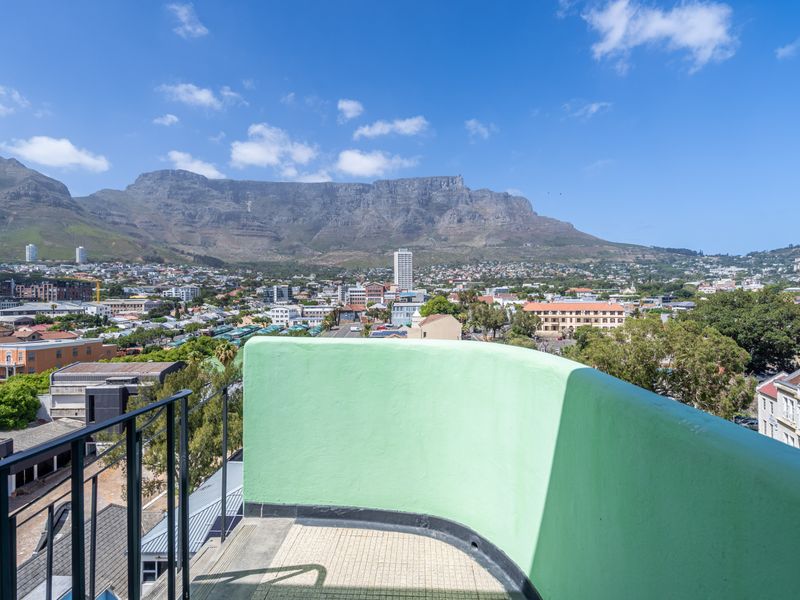 Newly Renovated One Bedroom with stunning Views - Photo 2