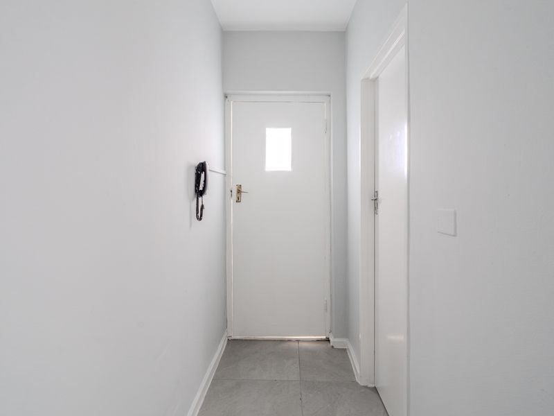 Newly Renovated One Bedroom with stunning Views - Photo 10