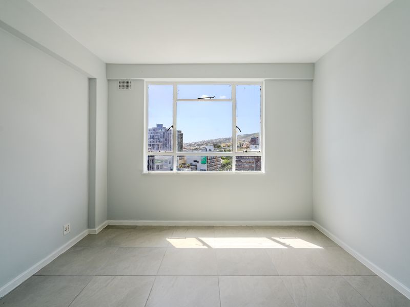 Newly Renovated One Bedroom with stunning Views - Photo 4