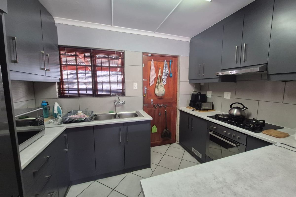 ***EXCLUSIVE SOLE MANDATE*** - Contemporary Comfort in the Heart of Worcester - Photo 4