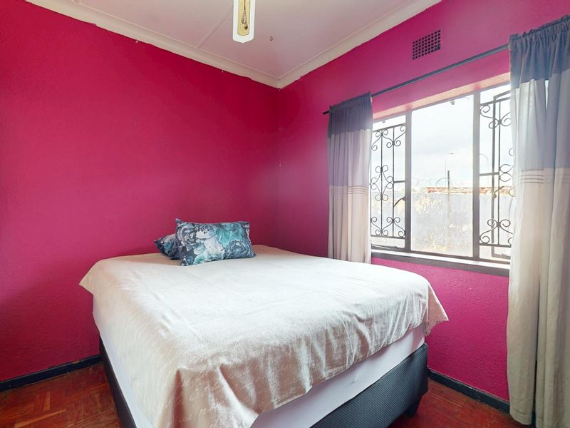 Versatile Family Living with Income-Generating Garden Cottage - Photo 10