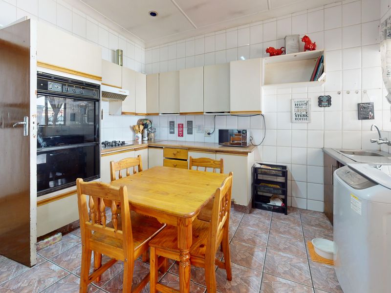 Versatile Family Living with Income-Generating Garden Cottage - Photo 8