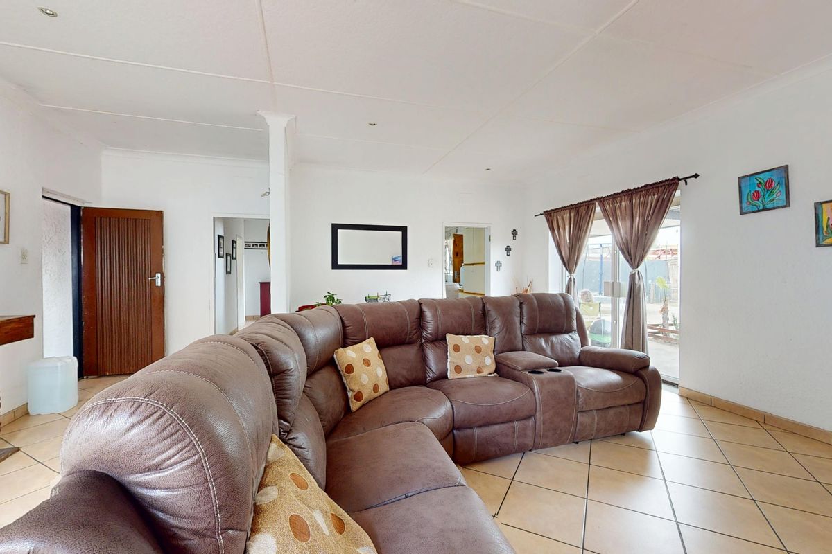 Versatile Family Living with Income-Generating Garden Cottage - Photo 2