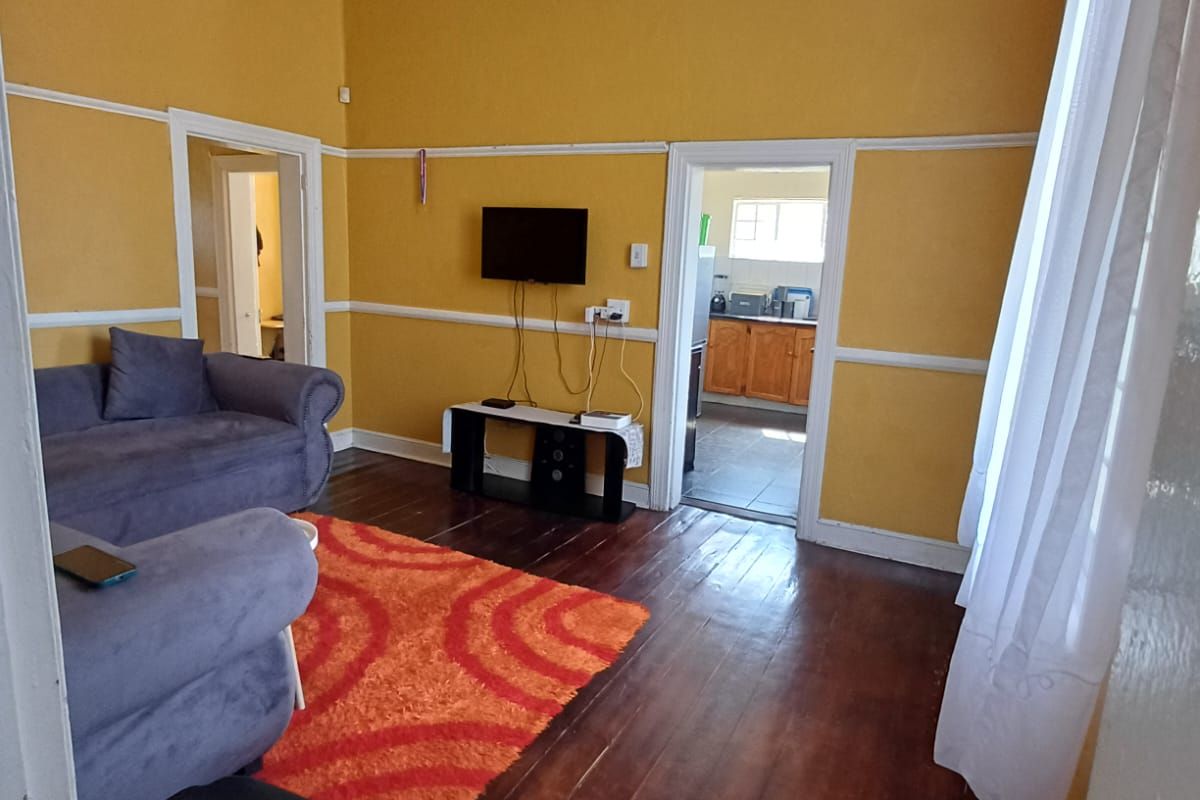 Three-Bedroom House To Let - Queenstown Central - Photo 4