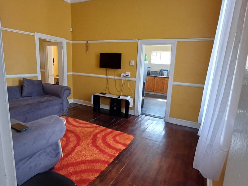 Three-Bedroom House To Let - Queenstown Central - Photo 4