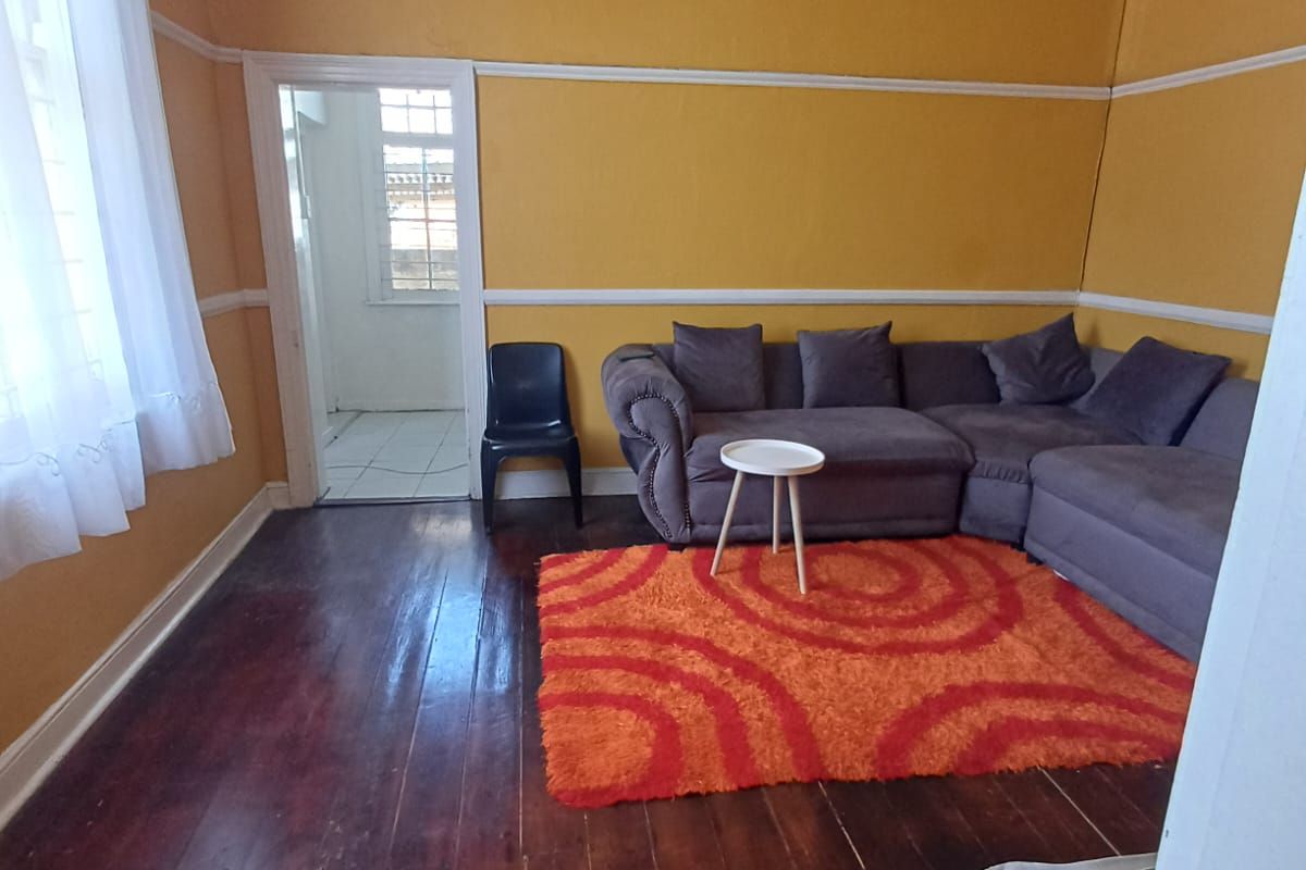 Three-Bedroom House To Let - Queenstown Central - Photo 3