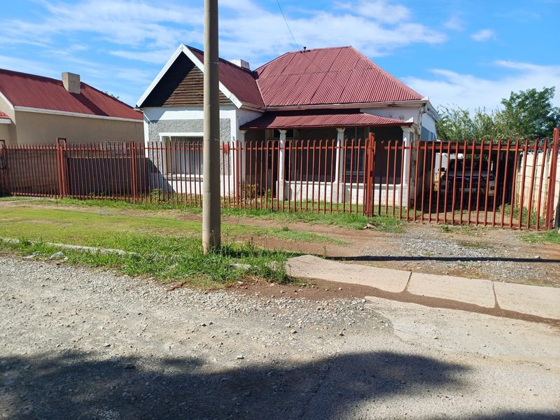 Three-Bedroom House To Let - Queenstown Central - Photo 2