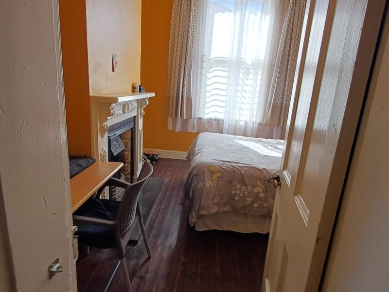 Three-Bedroom House To Let - Queenstown Central - Photo 10