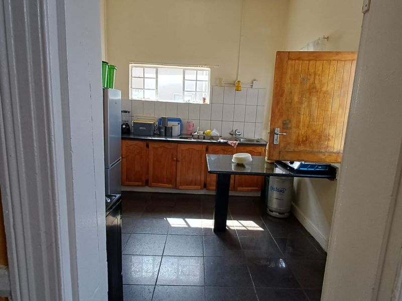 Three-Bedroom House To Let - Queenstown Central - Photo 6