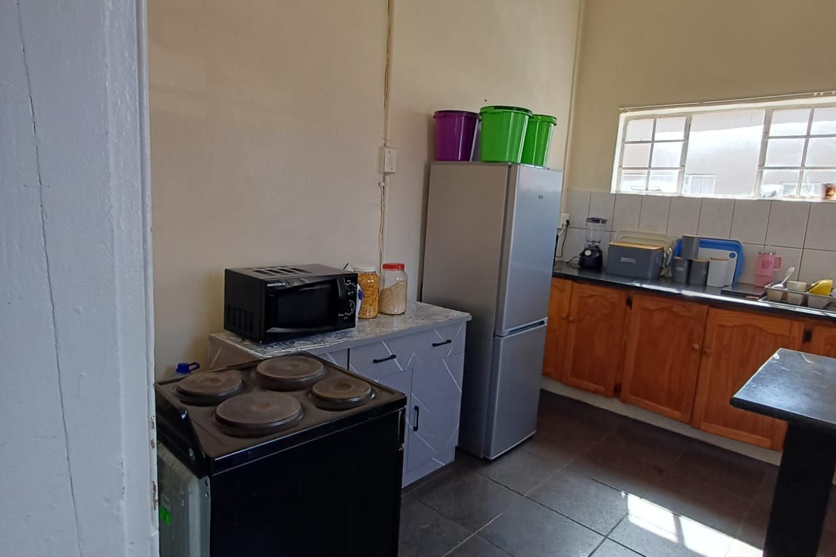 Three-Bedroom House To Let - Queenstown Central - Photo 5