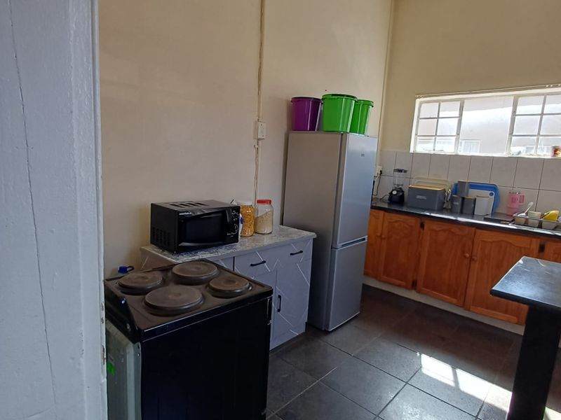 Three-Bedroom House To Let - Queenstown Central - Photo 5